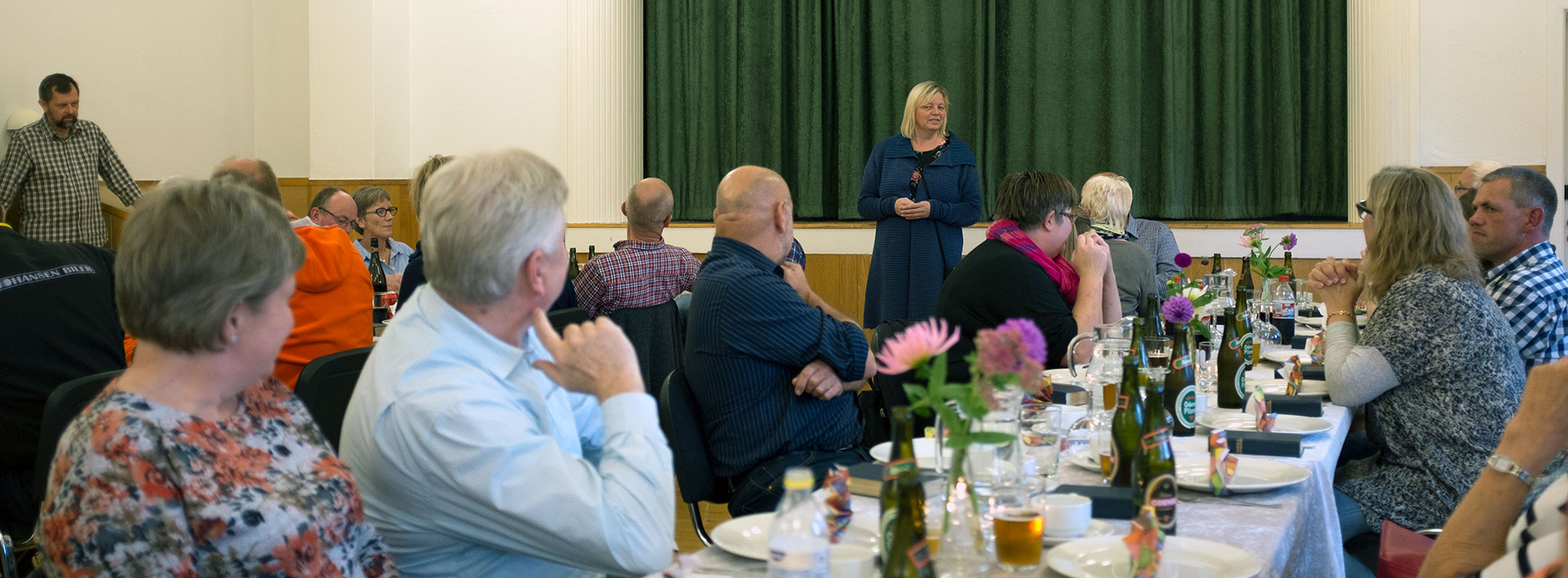 Farsbrød, Coleslaw og ovnkartofler med Bilde og Eriksen