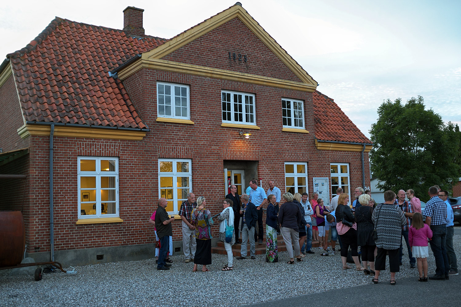 Mens bordene blev ryddet op musikken stillede op trak vi frisk luft...