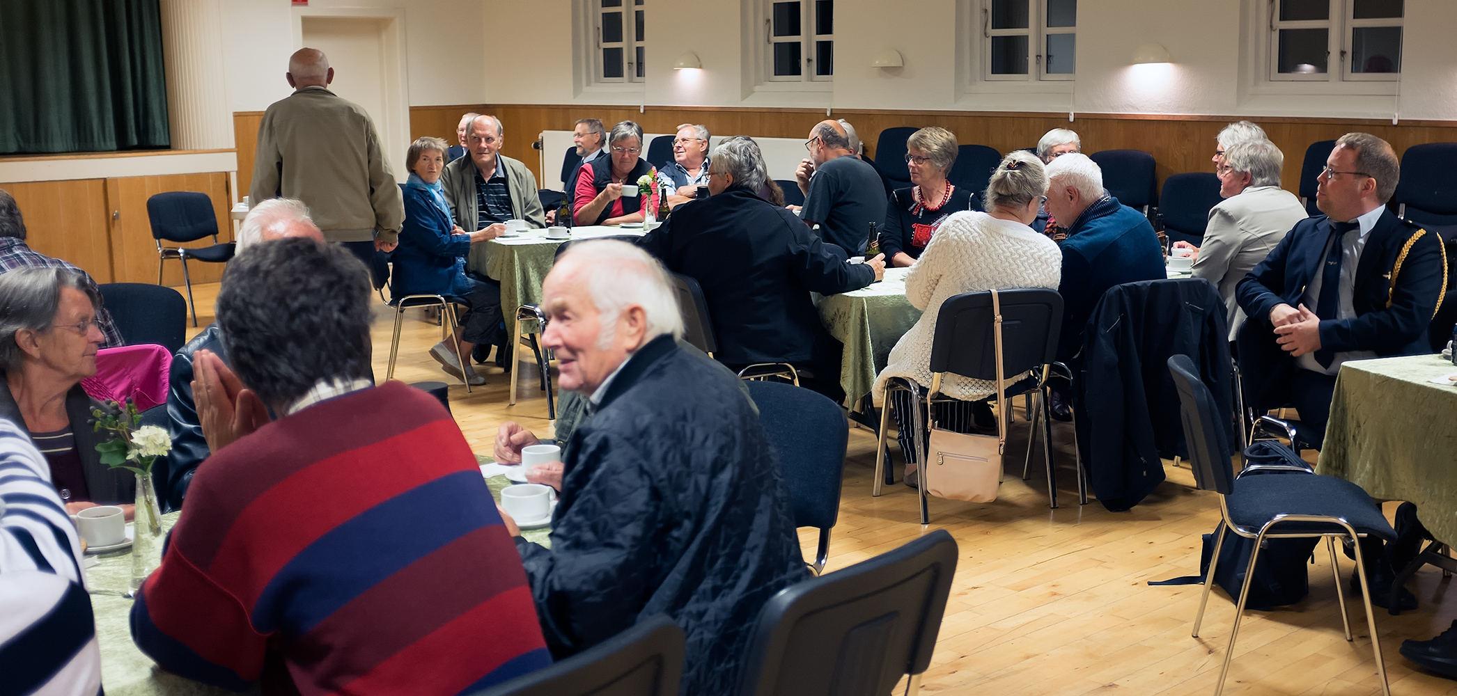 Hyggeligt samvær i Tårup Forsamlingshus efter koncerten